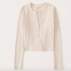 Long-Sleeve Seamless Rib Fabric Henley (GREAT CONDITION)